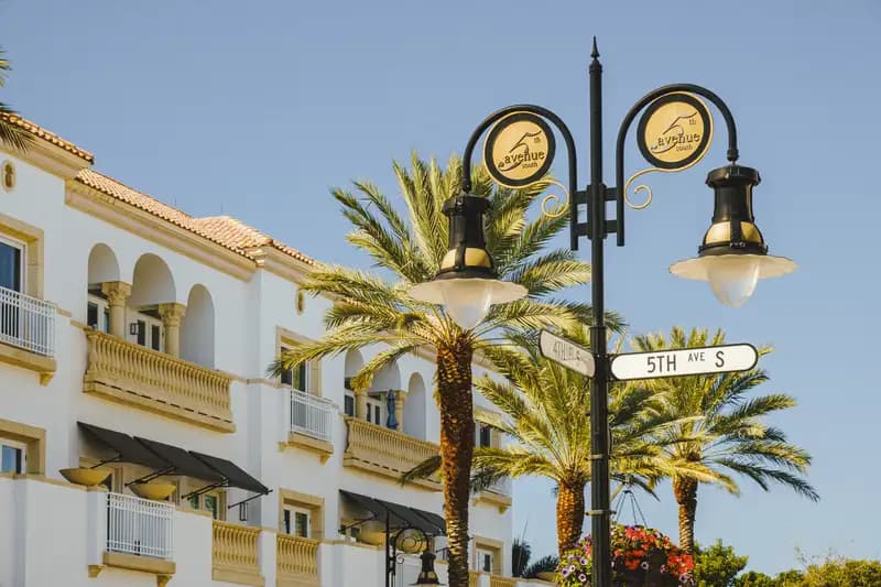 5th Avenue South Naples Florida lamppost